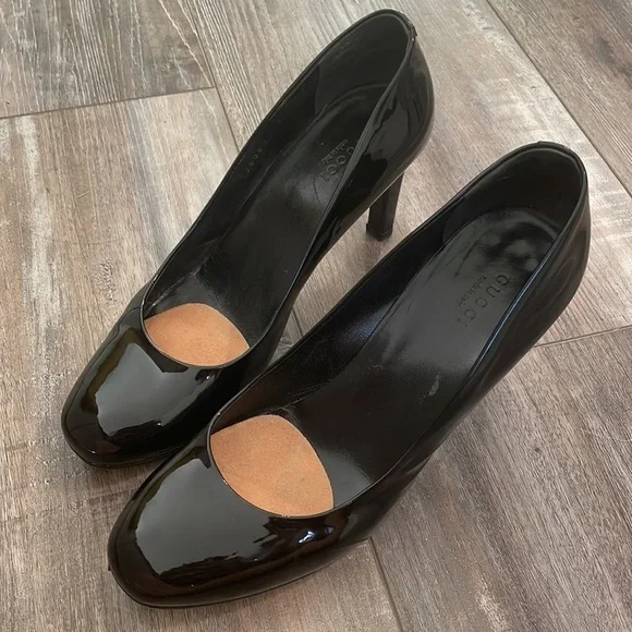 Gucci Black Patent Leather Pumps - Picture 2 of 16
